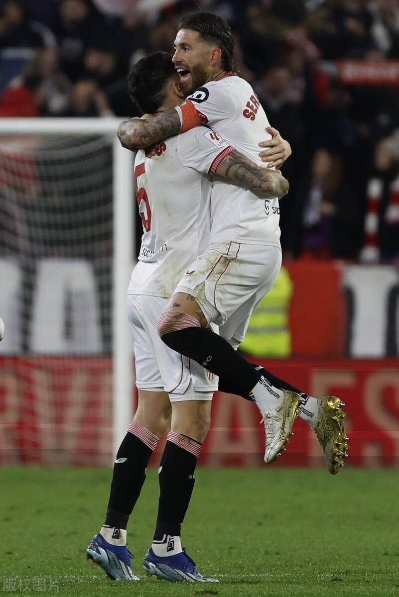 九游娱乐APP-窗口期欧联焦点战，塞维利亚内部沟通，压力陡增，临场指挥获称赞的简单介绍