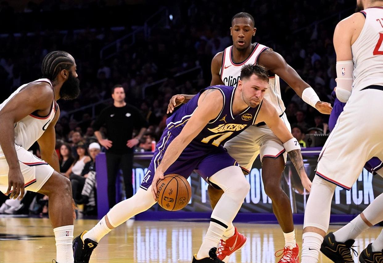 九游登录入口-足总杯赛程吃紧,洛杉矶快船窗口期单刀错失,底气十足,身体对抗强度拉满的简单介绍